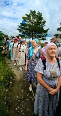 «До обеда пели Иисусову молитву, а после обеда - молитву Богородице»: Переяславский Крестный ход объединил верующих трех епархий