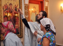 Молебен пред иконой Пресвятой Богородицы «Всецарица», пятилетие храма, расположенного на территории онкологического центра. 31 августа 2011