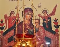 Молебен пред иконой Пресвятой Богородицы «Всецарица», пятилетие храма, расположенного на территории онкологического центра. 31 августа 2011