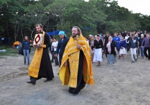 Крещение Сатоми Мидзогути в Японском море.  Межепархиальный молодежный слет «Андреевский городок».