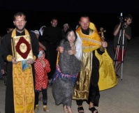 Крещение Сатоми Мидзогути в Японском море.  Межепархиальный молодежный слет «Андреевский городок».